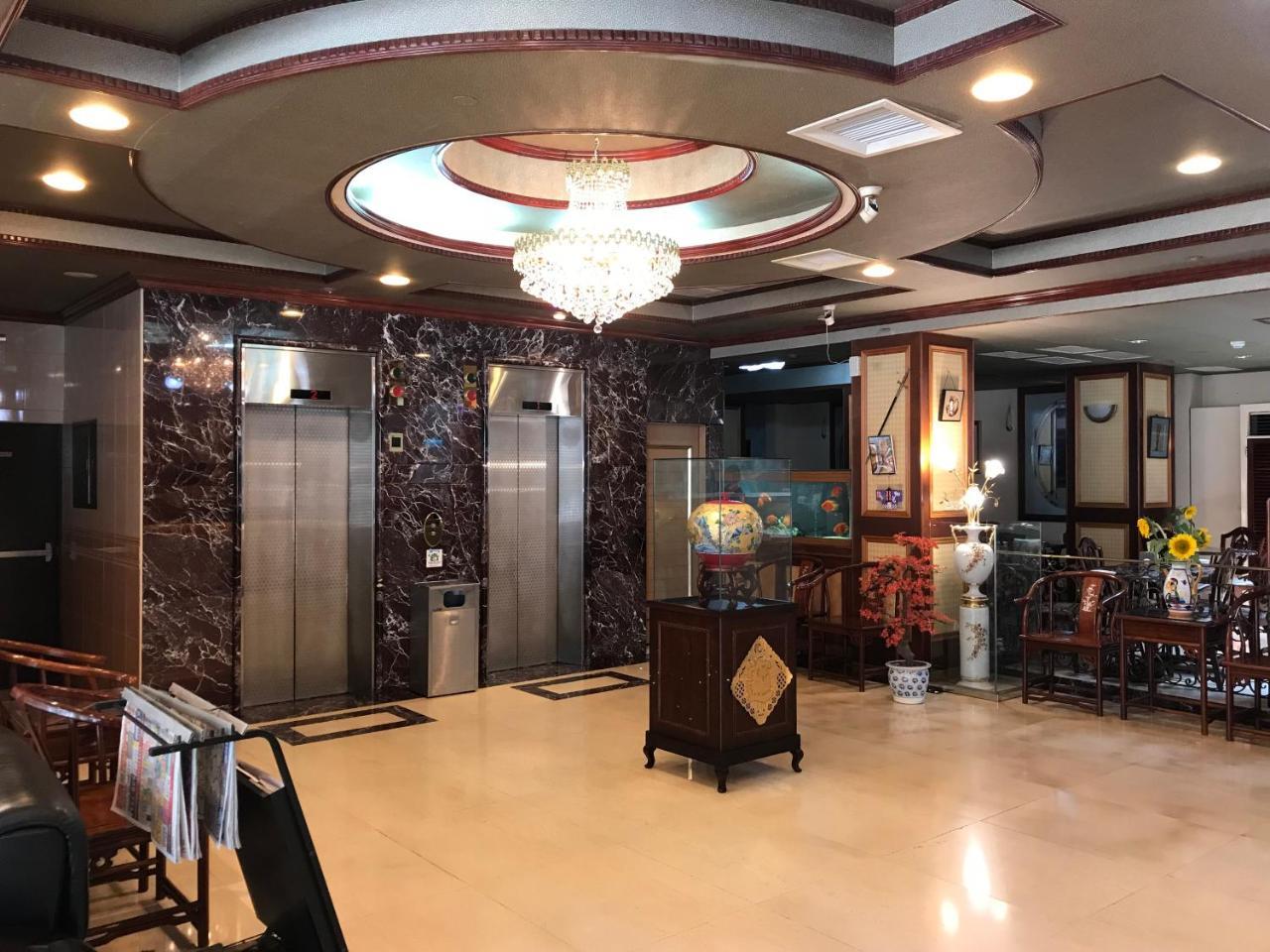 Sunrise Hotel Tainan Luaran gambar